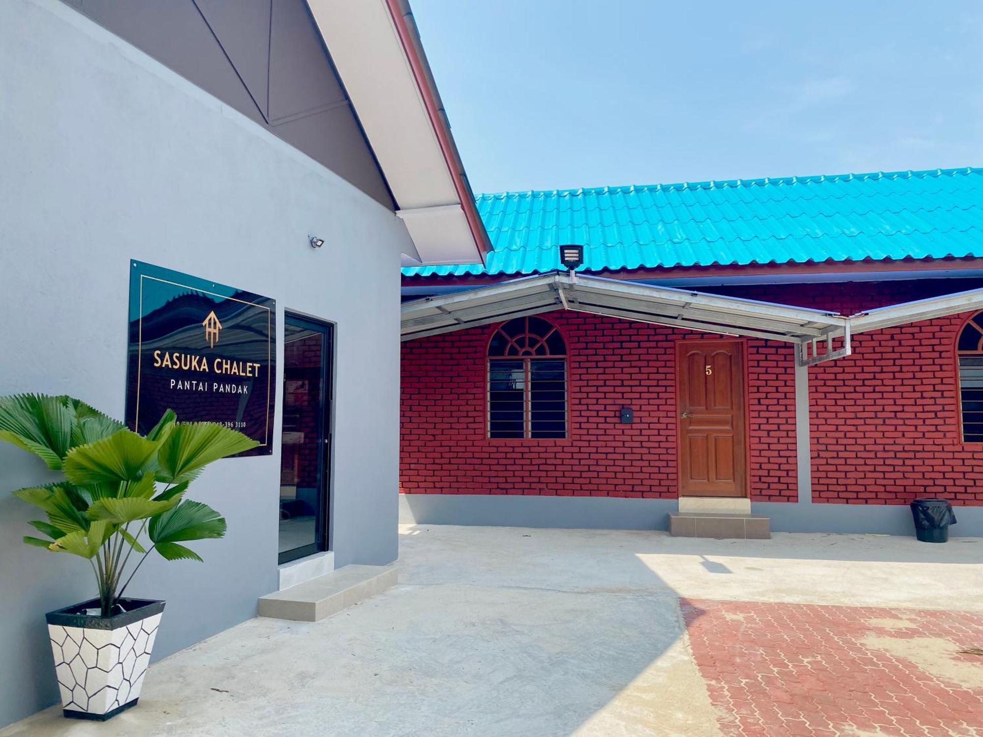 Sasuka Chalet Pantai Pandak Kuala Terengganu Exteriör bild